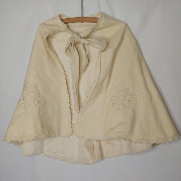 Vintage Girls Cape Embroidered Flower Scallop Stained Collectible Decor READ - Picture 3 of 16